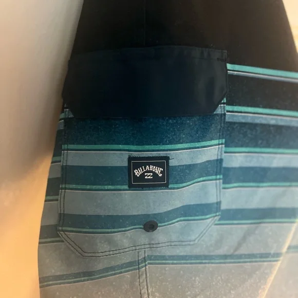 Billabong men’s swim shorts, size 38 - Picture 7 of 8